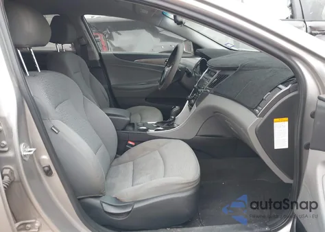 2013 Hyundai Sonata Hybrid z USA, uszkodzony, nr VIN KMHEC4A47DA051383